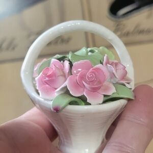 ANSLEY Ceramic Basket with Pink Roses